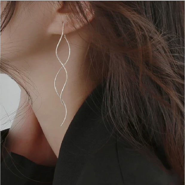 Wavy Long Dangle Earrings | Delicate Curve & Swing -  Écru Doux